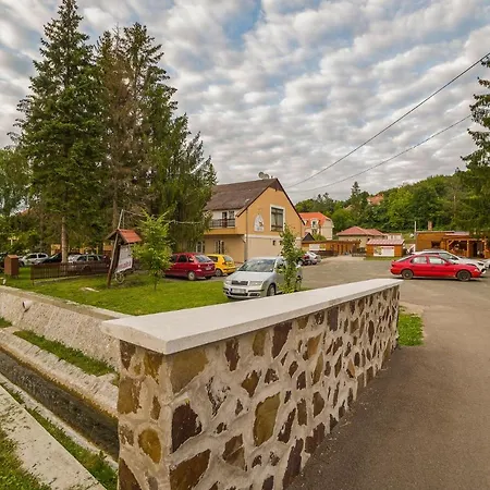 Lipicai Ifjusagi Szallo